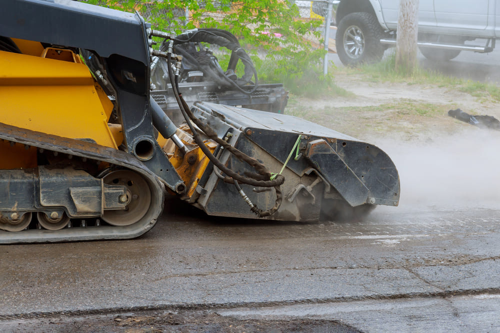 Read more about the article Asphalt Milling vs. Full Replacement: Which Is Right for Your Lot?