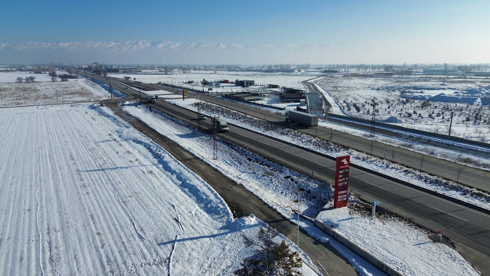 Read more about the article Winter Weather Prep: Maintaining Asphalt and Concrete Surfaces in Cold Conditions