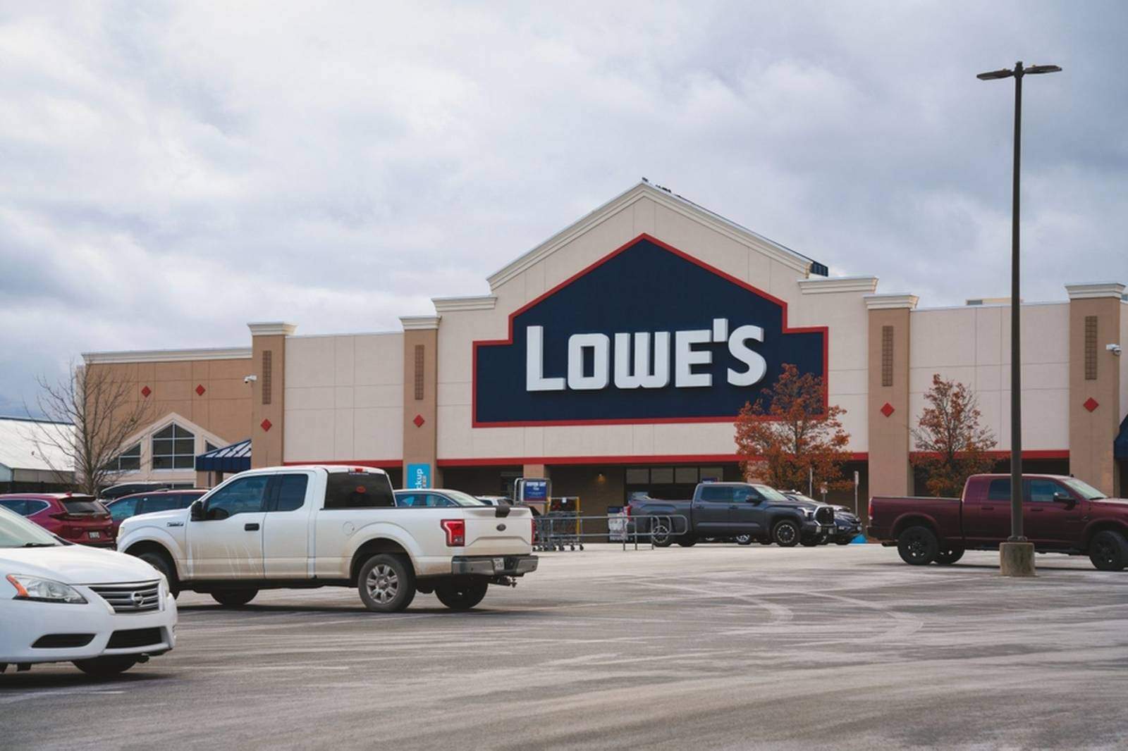 Read more about the article How to Plan Parking Lot Paving for Retail Centers Before Summer Traffic Peaks